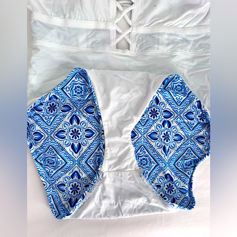 La Blanca Strappy One Piece Swimsuit SZ 10 Capri Blue Mediterranean Breeze - Picture 15 of 16